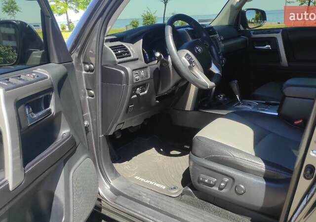 Серый Тойота 4Раннер, объемом двигателя 4 л и пробегом 130 тыс. км за 36500 $, фото 21 на Automoto.ua
