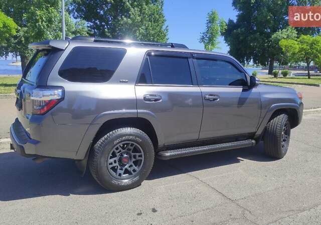 Серый Тойота 4Раннер, объемом двигателя 4 л и пробегом 130 тыс. км за 36500 $, фото 12 на Automoto.ua