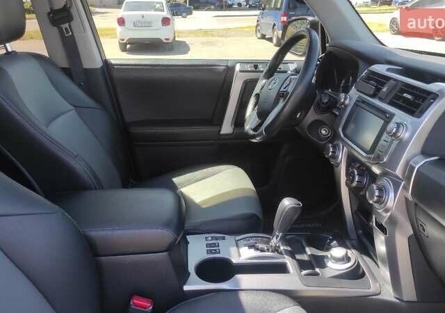 Серый Тойота 4Раннер, объемом двигателя 4 л и пробегом 130 тыс. км за 36500 $, фото 16 на Automoto.ua