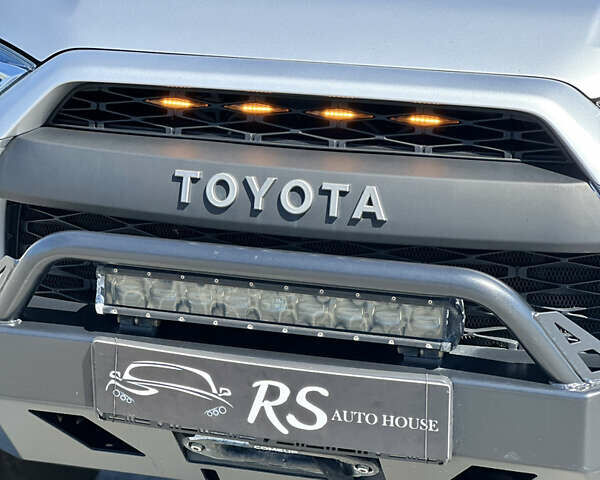 Серый Тойота 4Раннер, объемом двигателя 3.96 л и пробегом 147 тыс. км за 35900 $, фото 11 на Automoto.ua