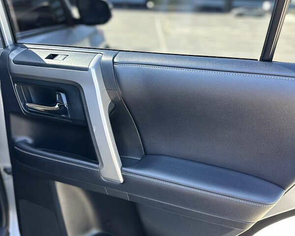 Серый Тойота 4Раннер, объемом двигателя 3.96 л и пробегом 147 тыс. км за 35900 $, фото 33 на Automoto.ua