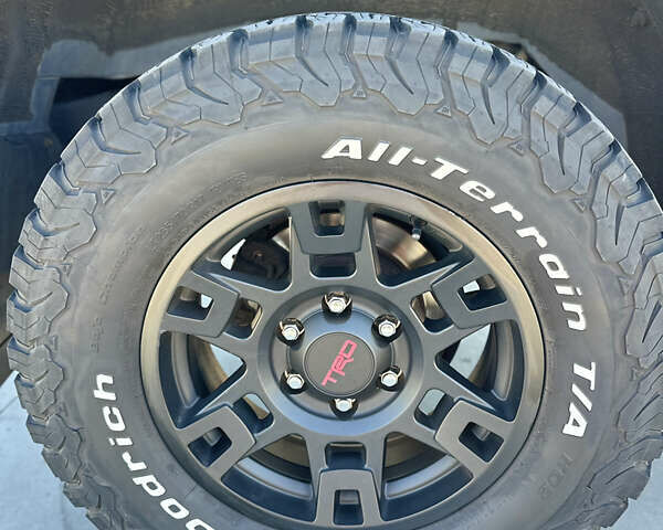 Серый Тойота 4Раннер, объемом двигателя 3.96 л и пробегом 147 тыс. км за 35900 $, фото 17 на Automoto.ua