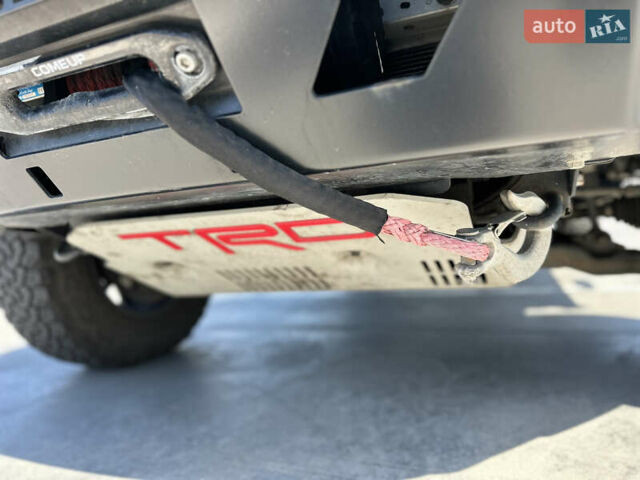 Серый Тойота 4Раннер, объемом двигателя 3.96 л и пробегом 147 тыс. км за 35900 $, фото 40 на Automoto.ua