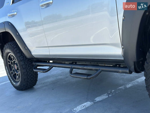 Серый Тойота 4Раннер, объемом двигателя 3.96 л и пробегом 147 тыс. км за 35900 $, фото 14 на Automoto.ua