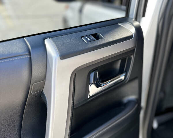 Серый Тойота 4Раннер, объемом двигателя 3.96 л и пробегом 147 тыс. км за 35900 $, фото 28 на Automoto.ua