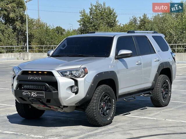 Серый Тойота 4Раннер, объемом двигателя 3.96 л и пробегом 147 тыс. км за 35900 $, фото 9 на Automoto.ua