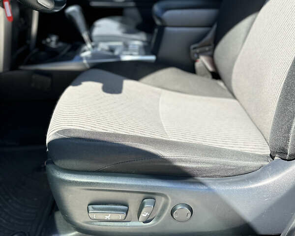 Серый Тойота 4Раннер, объемом двигателя 3.96 л и пробегом 147 тыс. км за 35900 $, фото 21 на Automoto.ua