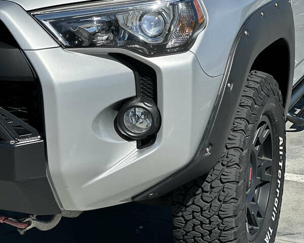 Серый Тойота 4Раннер, объемом двигателя 3.96 л и пробегом 147 тыс. км за 35900 $, фото 10 на Automoto.ua