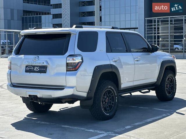 Серый Тойота 4Раннер, объемом двигателя 3.96 л и пробегом 147 тыс. км за 35900 $, фото 5 на Automoto.ua