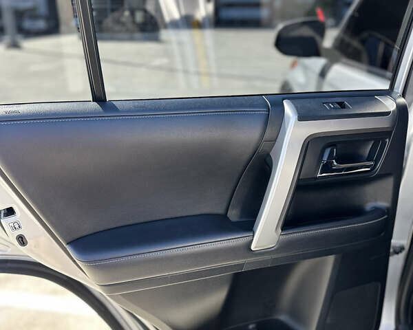 Серый Тойота 4Раннер, объемом двигателя 3.96 л и пробегом 147 тыс. км за 35900 $, фото 29 на Automoto.ua