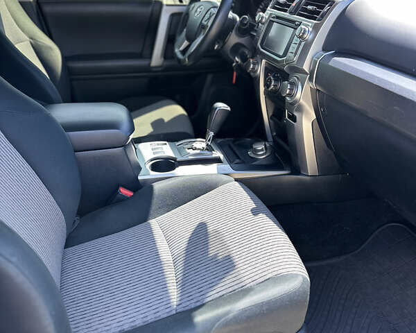 Серый Тойота 4Раннер, объемом двигателя 3.96 л и пробегом 147 тыс. км за 35900 $, фото 37 на Automoto.ua