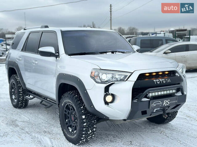 Сірий Тойота 4Раннер, об'ємом двигуна 3.96 л та пробігом 147 тис. км за 29999 $, фото 8 на Automoto.ua