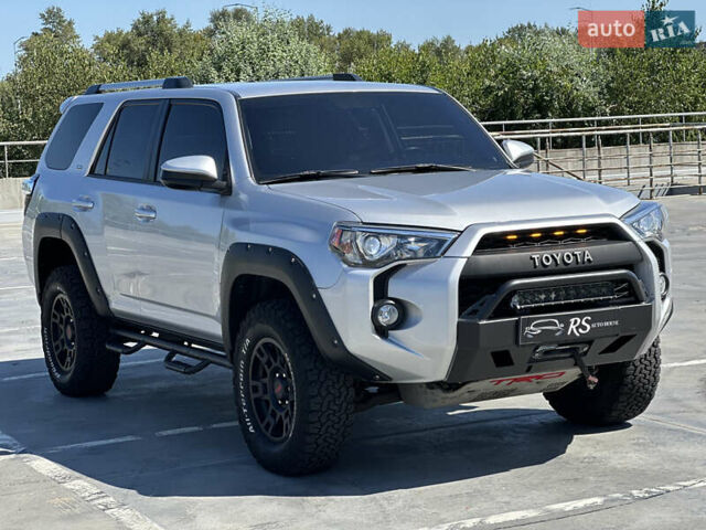 Серый Тойота 4Раннер, объемом двигателя 3.96 л и пробегом 147 тыс. км за 35900 $, фото 3 на Automoto.ua