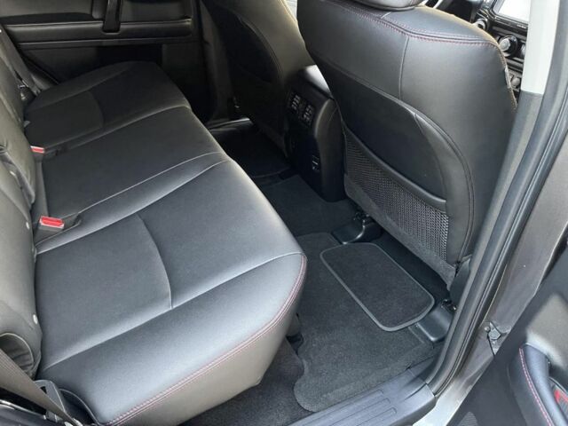 Серый Тойота 4Раннер, объемом двигателя 4 л и пробегом 78 тыс. км за 38500 $, фото 6 на Automoto.ua