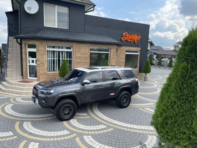 Серый Тойота 4Раннер, объемом двигателя 4 л и пробегом 78 тыс. км за 38500 $, фото 1 на Automoto.ua