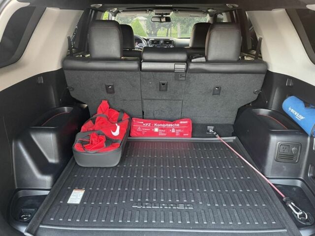 Серый Тойота 4Раннер, объемом двигателя 4 л и пробегом 78 тыс. км за 38500 $, фото 7 на Automoto.ua