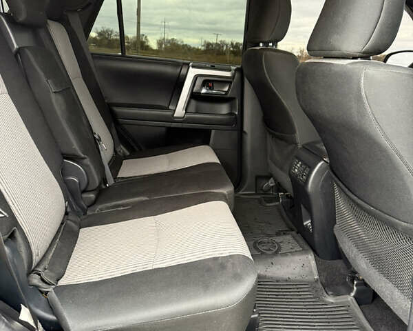 Сірий Тойота 4Раннер, об'ємом двигуна 3.96 л та пробігом 108 тис. км за 33700 $, фото 39 на Automoto.ua