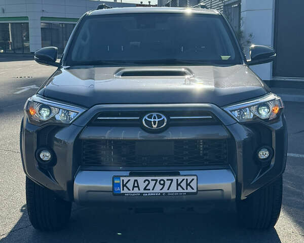 Серый Тойота 4Раннер, объемом двигателя 3.96 л и пробегом 27 тыс. км за 43000 $, фото 3 на Automoto.ua