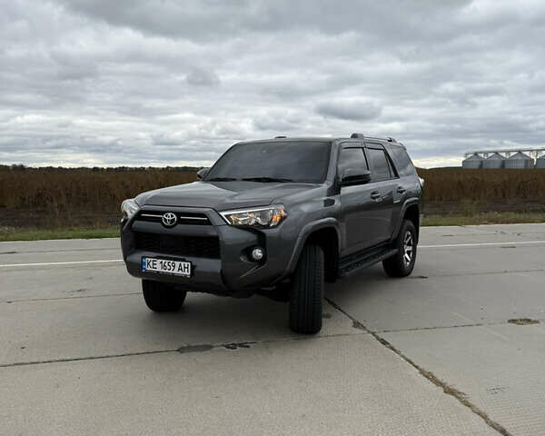 Сірий Тойота 4Раннер, об'ємом двигуна 3.96 л та пробігом 108 тис. км за 33700 $, фото 22 на Automoto.ua