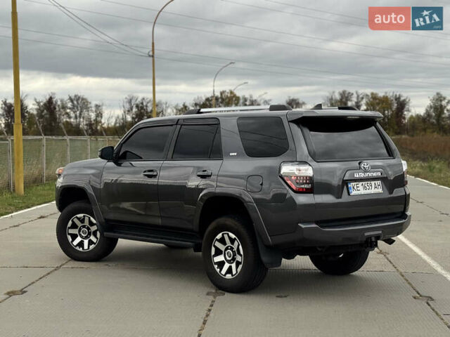 Сірий Тойота 4Раннер, об'ємом двигуна 3.96 л та пробігом 108 тис. км за 33700 $, фото 3 на Automoto.ua