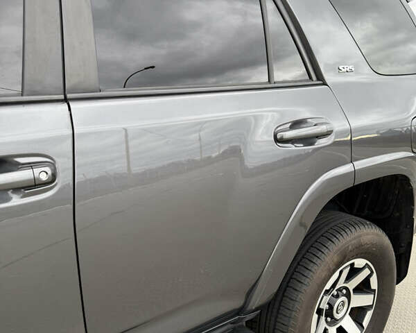 Сірий Тойота 4Раннер, об'ємом двигуна 3.96 л та пробігом 108 тис. км за 33700 $, фото 12 на Automoto.ua