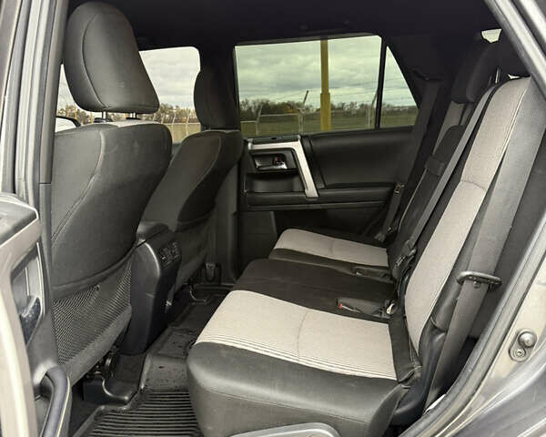 Сірий Тойота 4Раннер, об'ємом двигуна 3.96 л та пробігом 108 тис. км за 33700 $, фото 42 на Automoto.ua