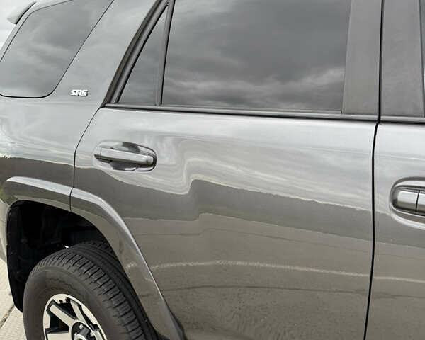 Сірий Тойота 4Раннер, об'ємом двигуна 3.96 л та пробігом 108 тис. км за 33700 $, фото 18 на Automoto.ua