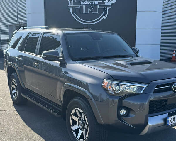Серый Тойота 4Раннер, объемом двигателя 3.96 л и пробегом 27 тыс. км за 43000 $, фото 1 на Automoto.ua