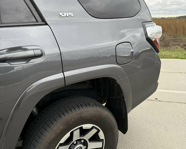 Сірий Тойота 4Раннер, об'ємом двигуна 3.96 л та пробігом 108 тис. км за 33700 $, фото 13 на Automoto.ua