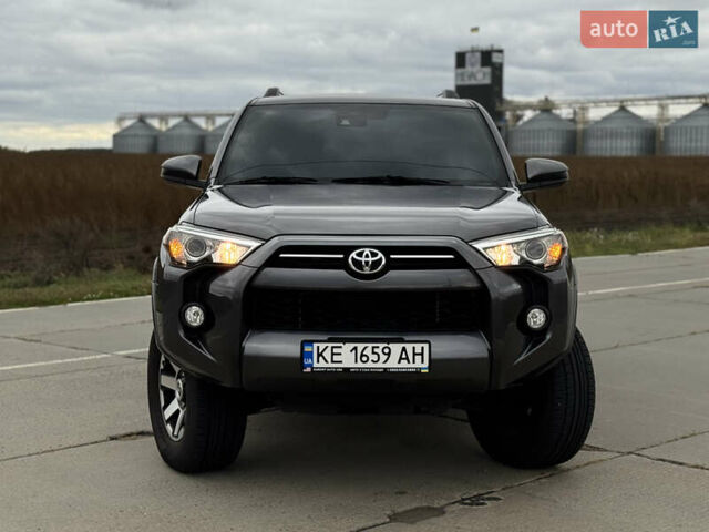 Сірий Тойота 4Раннер, об'ємом двигуна 3.96 л та пробігом 108 тис. км за 33700 $, фото 2 на Automoto.ua