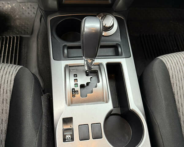 Сірий Тойота 4Раннер, об'ємом двигуна 3.96 л та пробігом 108 тис. км за 33700 $, фото 29 на Automoto.ua