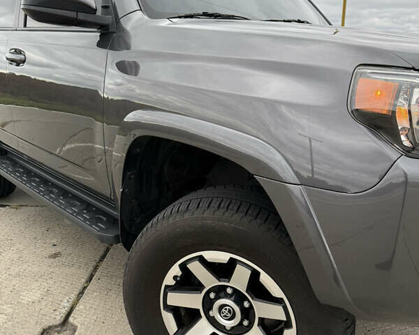 Сірий Тойота 4Раннер, об'ємом двигуна 3.96 л та пробігом 108 тис. км за 33700 $, фото 16 на Automoto.ua