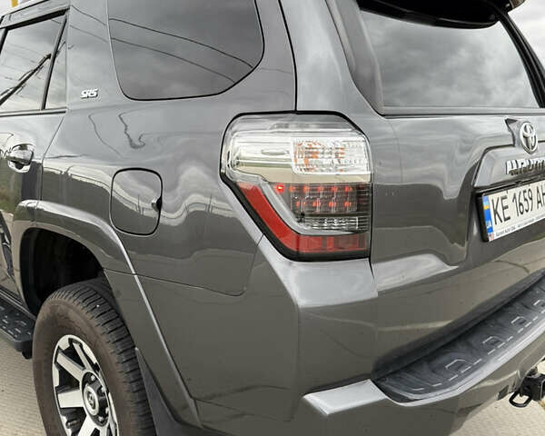 Сірий Тойота 4Раннер, об'ємом двигуна 3.96 л та пробігом 108 тис. км за 33700 $, фото 14 на Automoto.ua