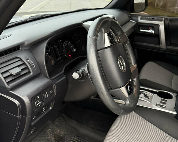 Сірий Тойота 4Раннер, об'ємом двигуна 3.96 л та пробігом 108 тис. км за 33700 $, фото 26 на Automoto.ua