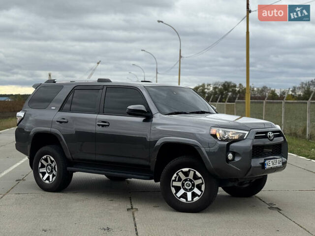 Сірий Тойота 4Раннер, об'ємом двигуна 3.96 л та пробігом 108 тис. км за 33700 $, фото 1 на Automoto.ua