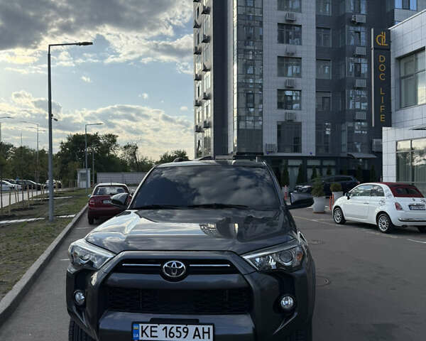 Сірий Тойота 4Раннер, об'ємом двигуна 4 л та пробігом 107 тис. км за 34200 $, фото 19 на Automoto.ua