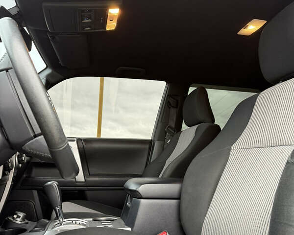 Сірий Тойота 4Раннер, об'ємом двигуна 3.96 л та пробігом 108 тис. км за 33700 $, фото 27 на Automoto.ua