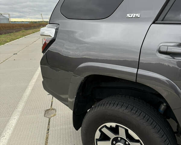 Сірий Тойота 4Раннер, об'ємом двигуна 3.96 л та пробігом 108 тис. км за 33700 $, фото 19 на Automoto.ua