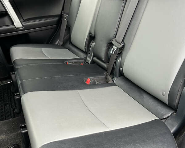 Синий Тойота 4Раннер, объемом двигателя 3.96 л и пробегом 223 тыс. км за 31500 $, фото 15 на Automoto.ua