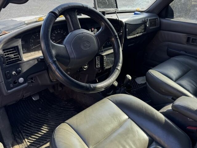 Зеленый Тойота 4Раннер, объемом двигателя 3 л и пробегом 250 тыс. км за 3500 $, фото 5 на Automoto.ua