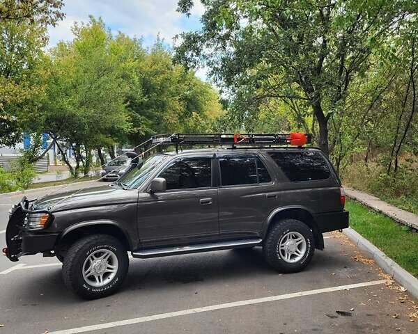 Зеленый Тойота 4Раннер, объемом двигателя 3.4 л и пробегом 268 тыс. км за 16500 $, фото 3 на Automoto.ua