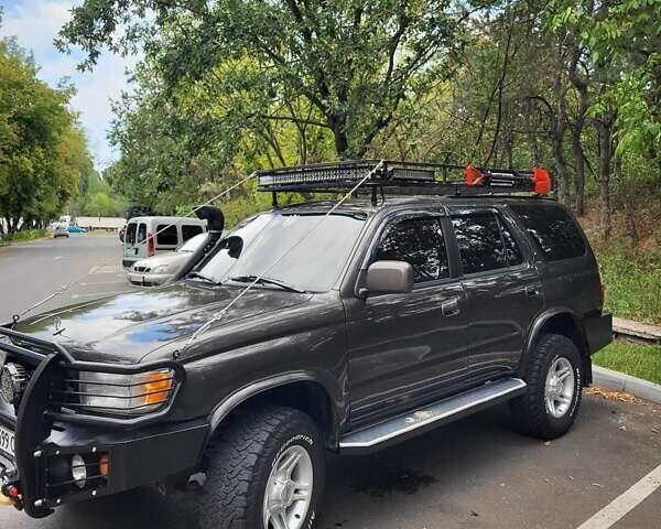 Зеленый Тойота 4Раннер, объемом двигателя 3.4 л и пробегом 268 тыс. км за 16500 $, фото 2 на Automoto.ua