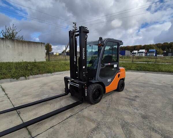 Оранжевый Тойота 52-8FDF30, объемом двигателя 2.5 л и пробегом 3 тыс. км за 18393 $, фото 1 на Automoto.ua