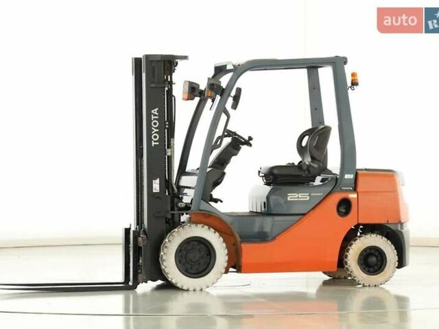 Красный Тойота 8FDF-25, объемом двигателя 2.4 л и пробегом 2 тыс. км за 21464 $, фото 5 на Automoto.ua