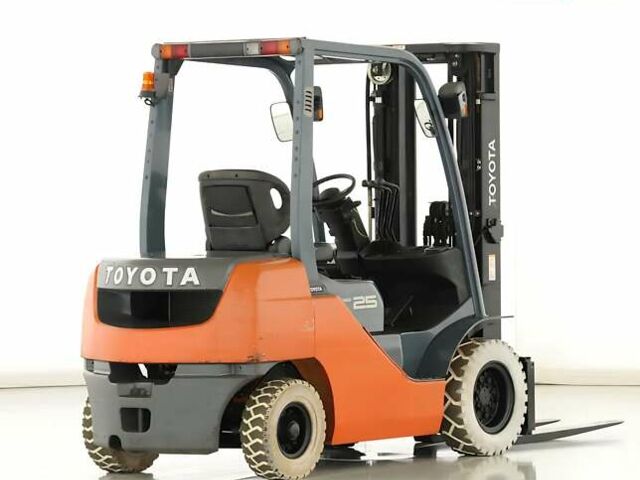 Красный Тойота 8FDF-25, объемом двигателя 2.4 л и пробегом 2 тыс. км за 21464 $, фото 2 на Automoto.ua