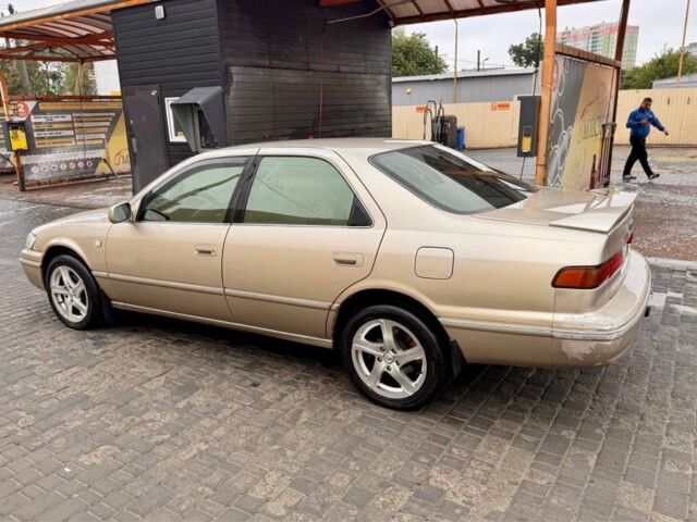 Желтый Тойота Алекс, объемом двигателя 3 л и пробегом 340 тыс. км за 3150 $, фото 1 на Automoto.ua