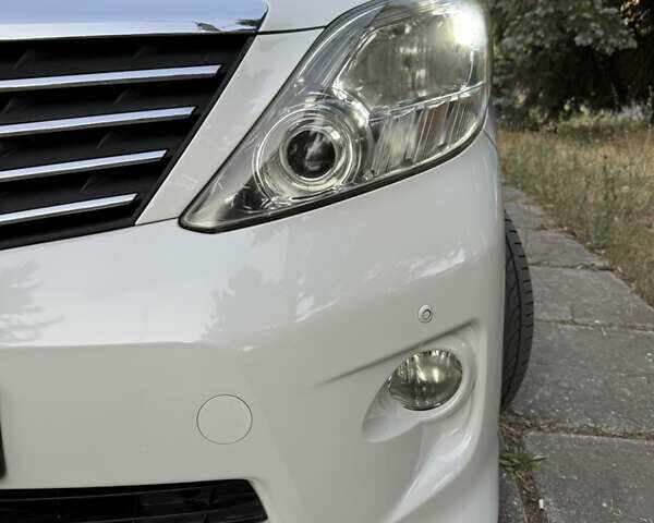 Белый Тойота Алфард, объемом двигателя 2.4 л и пробегом 85 тыс. км за 14900 $, фото 23 на Automoto.ua