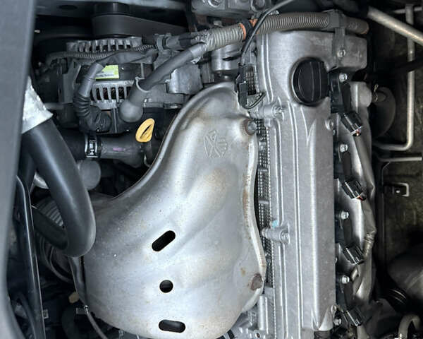 Белый Тойота Алфард, объемом двигателя 2.4 л и пробегом 85 тыс. км за 14900 $, фото 87 на Automoto.ua