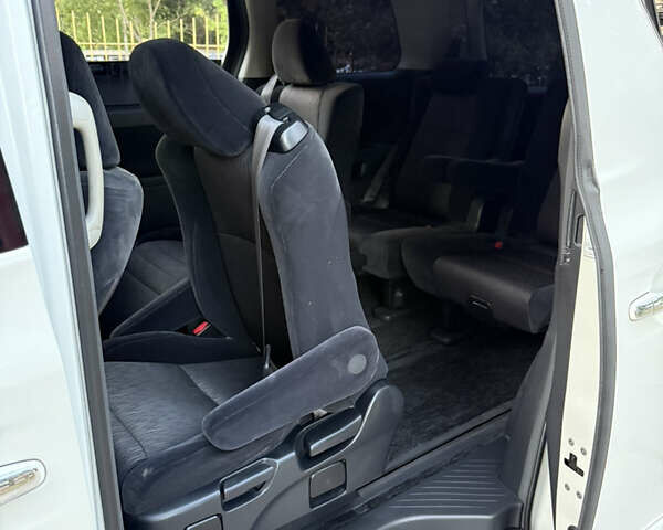 Белый Тойота Алфард, объемом двигателя 2.4 л и пробегом 85 тыс. км за 14900 $, фото 75 на Automoto.ua