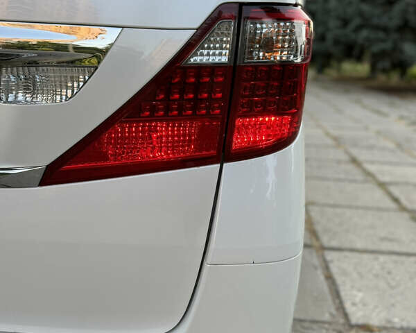 Белый Тойота Алфард, объемом двигателя 2.4 л и пробегом 85 тыс. км за 14900 $, фото 13 на Automoto.ua